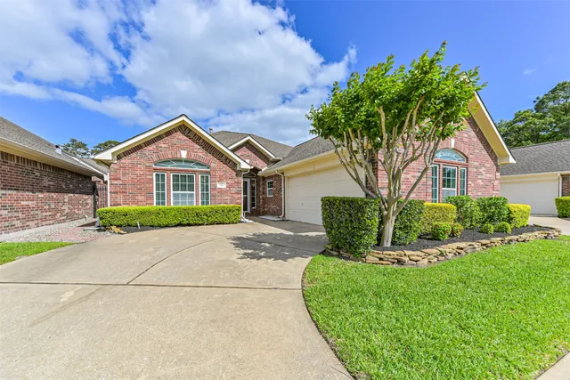 $375,000 | 314 Parkwood Village Drive, Friendswood, TX 77546