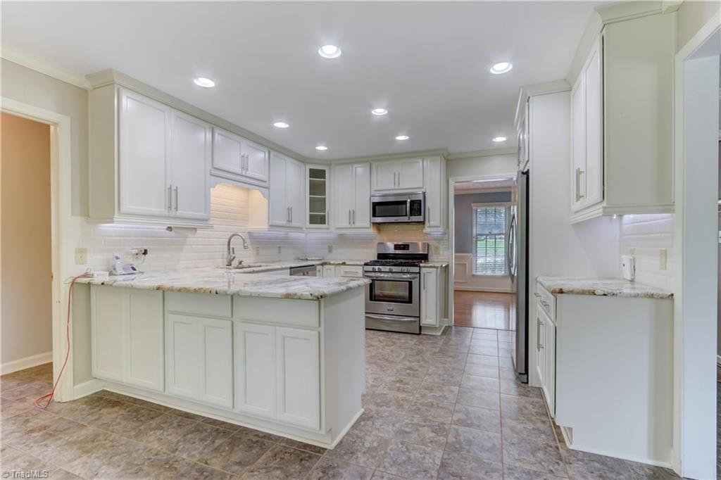 105 Royal Road Jamestown, NC 27282 - Photo 12 of 34 Gallery Image 12