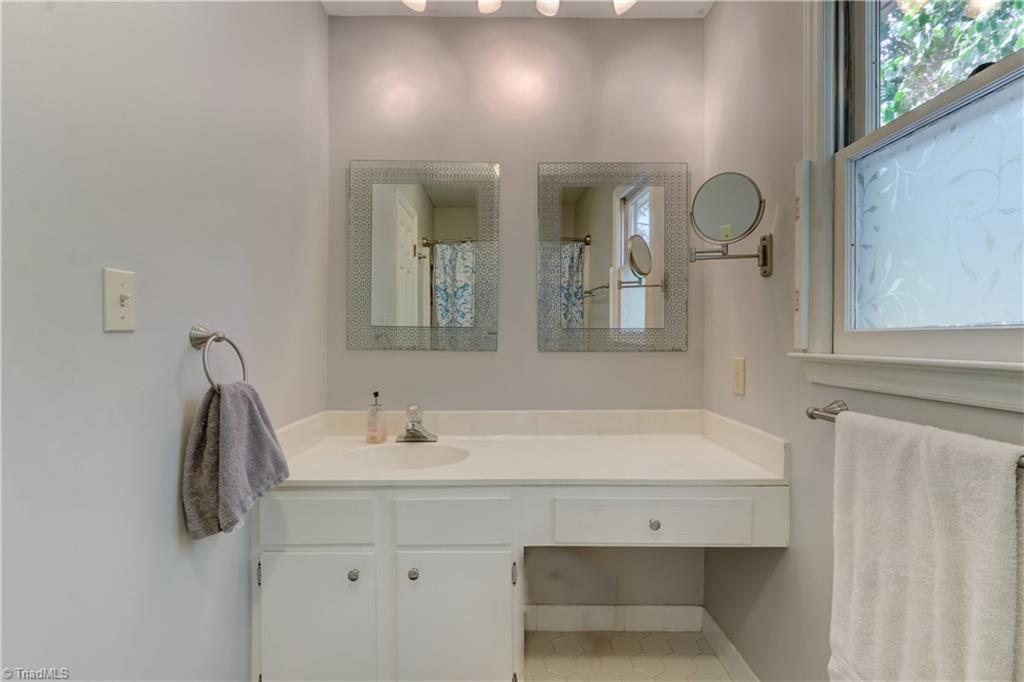 105 Royal Road Jamestown, NC 27282 - Photo 21 of 34 Gallery Image 21