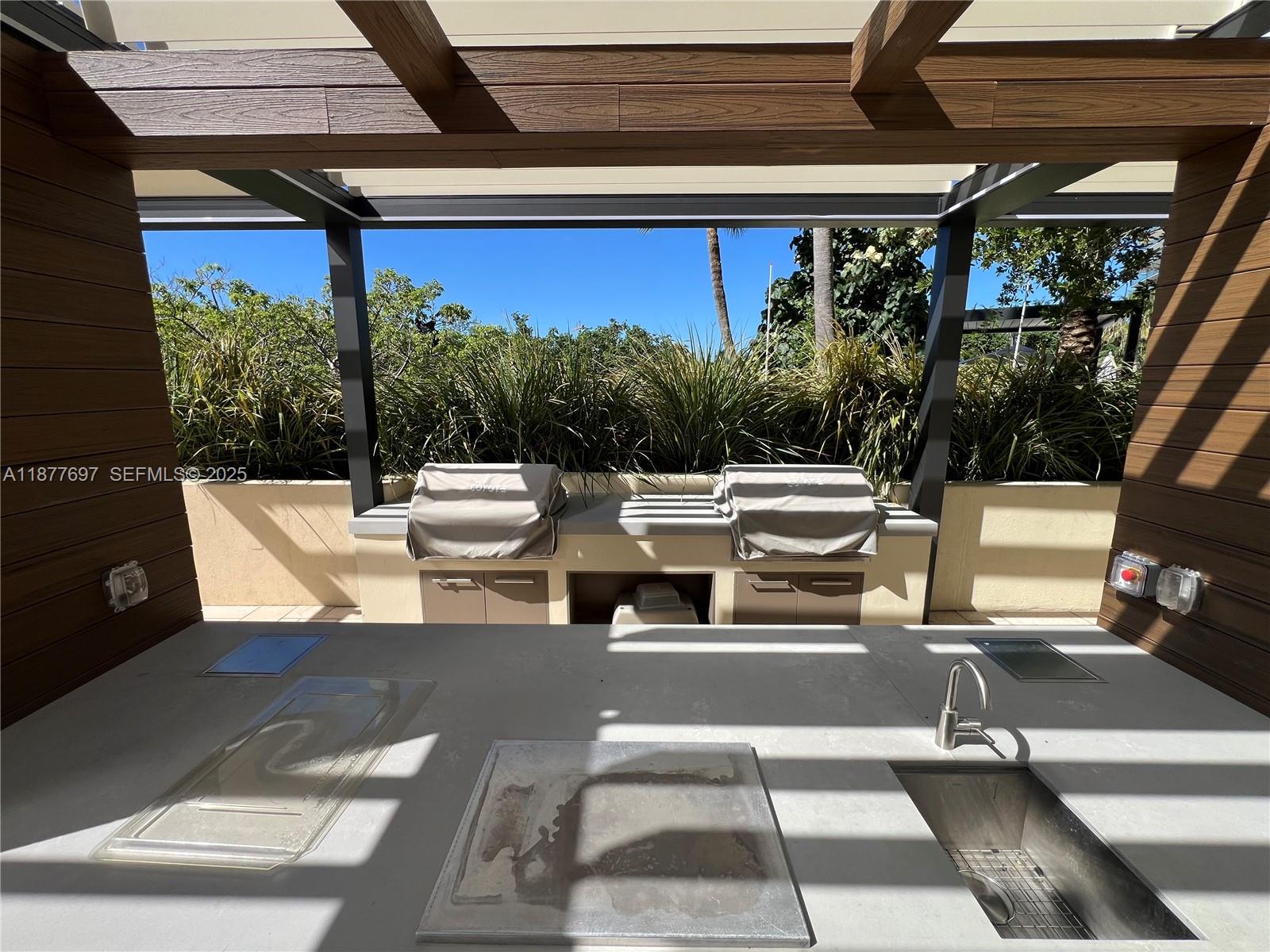 300 South Pointe Drive, Unit 2806 Miami Beach, FL 33139 - Photo 38 of 68