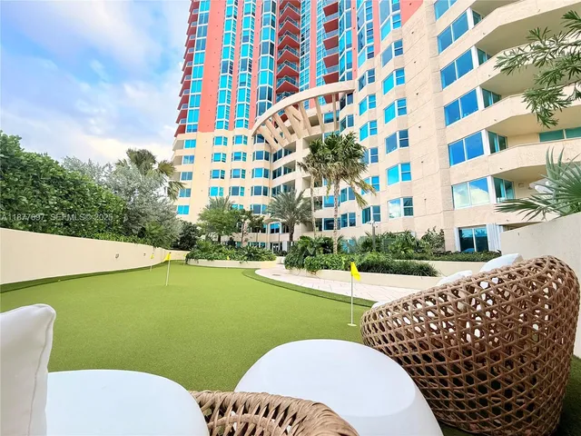 $19,000 | 300 South Pointe Drive, Unit 2806, Miami Beach, FL 33139