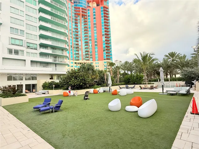$19,000 | 300 South Pointe Drive, Unit 2806, Miami Beach, FL 33139