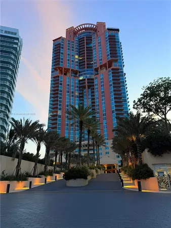 $18,000 | 300 South Pointe Drive, Unit 2806, Miami Beach, FL 33139