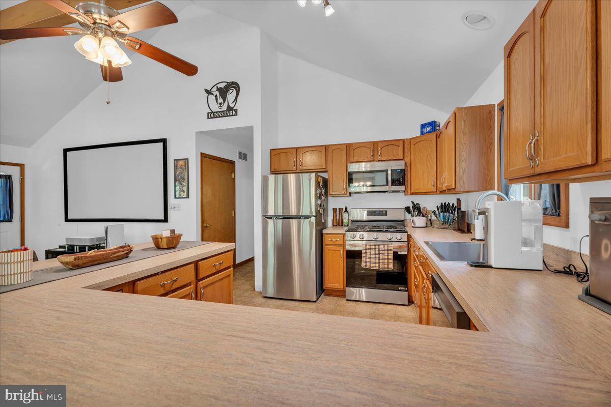 195 Carlisle Place Road Leesburg, NJ 08327 - Photo 11 of 49 Lots of Counter Space