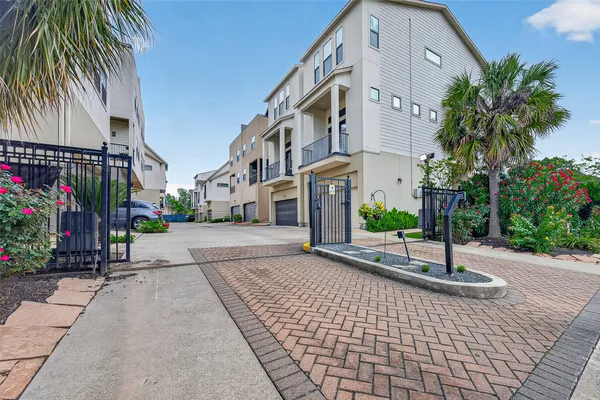 $449,000 | 2611 Riverside Drive, Unit C, Houston, TX 77004