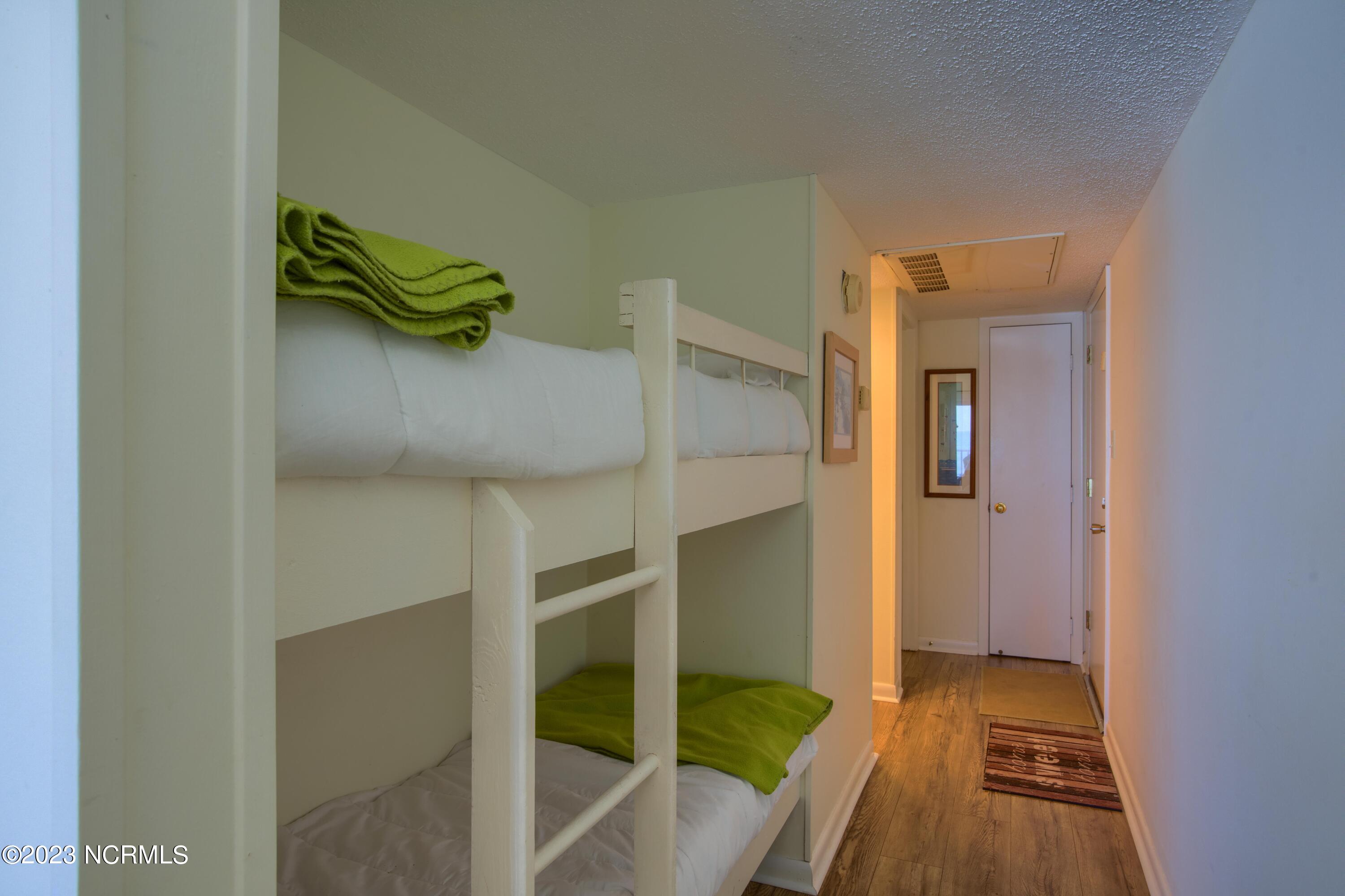 1822 New River Inlet Road North Topsail Beach, NC 28460 - Photo 13 of 20 1309 Topsail Dunes - Interiors_10