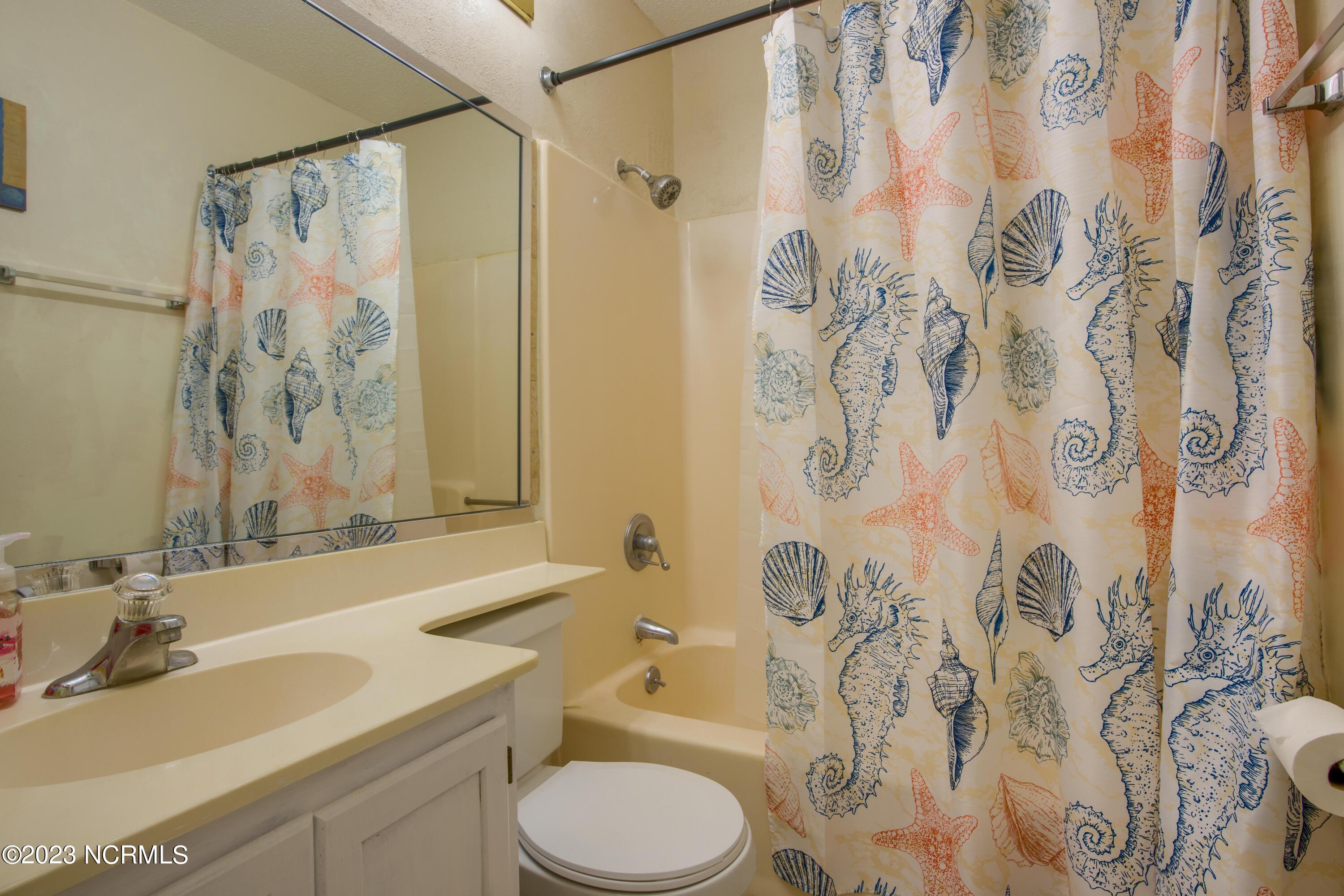 1822 New River Inlet Road North Topsail Beach, NC 28460 - Photo 14 of 20 1309 Topsail Dunes - Interiors_11