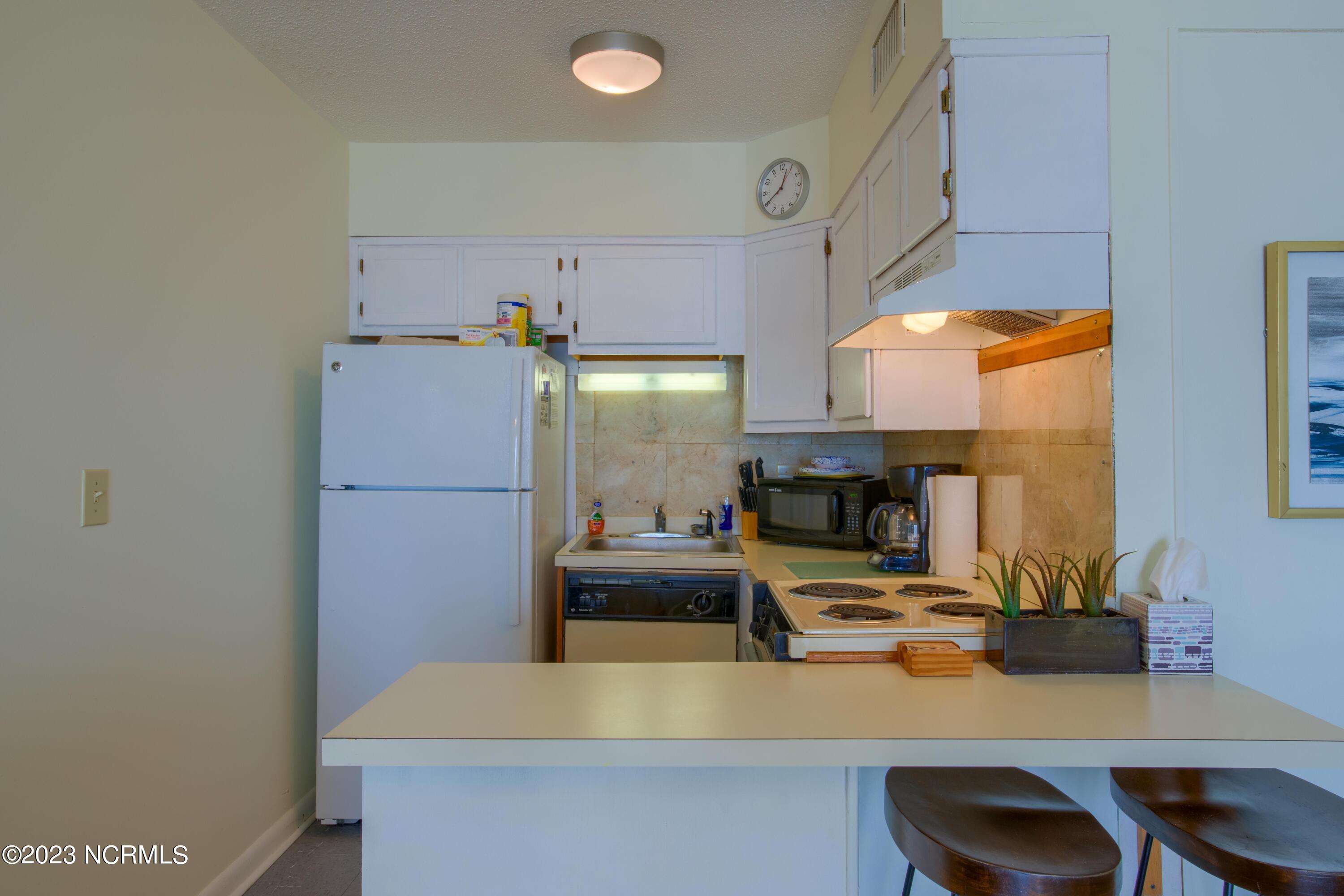 1822 New River Inlet Road North Topsail Beach, NC 28460 - Photo 4 of 20 1309 Topsail Dunes - Interiors_1