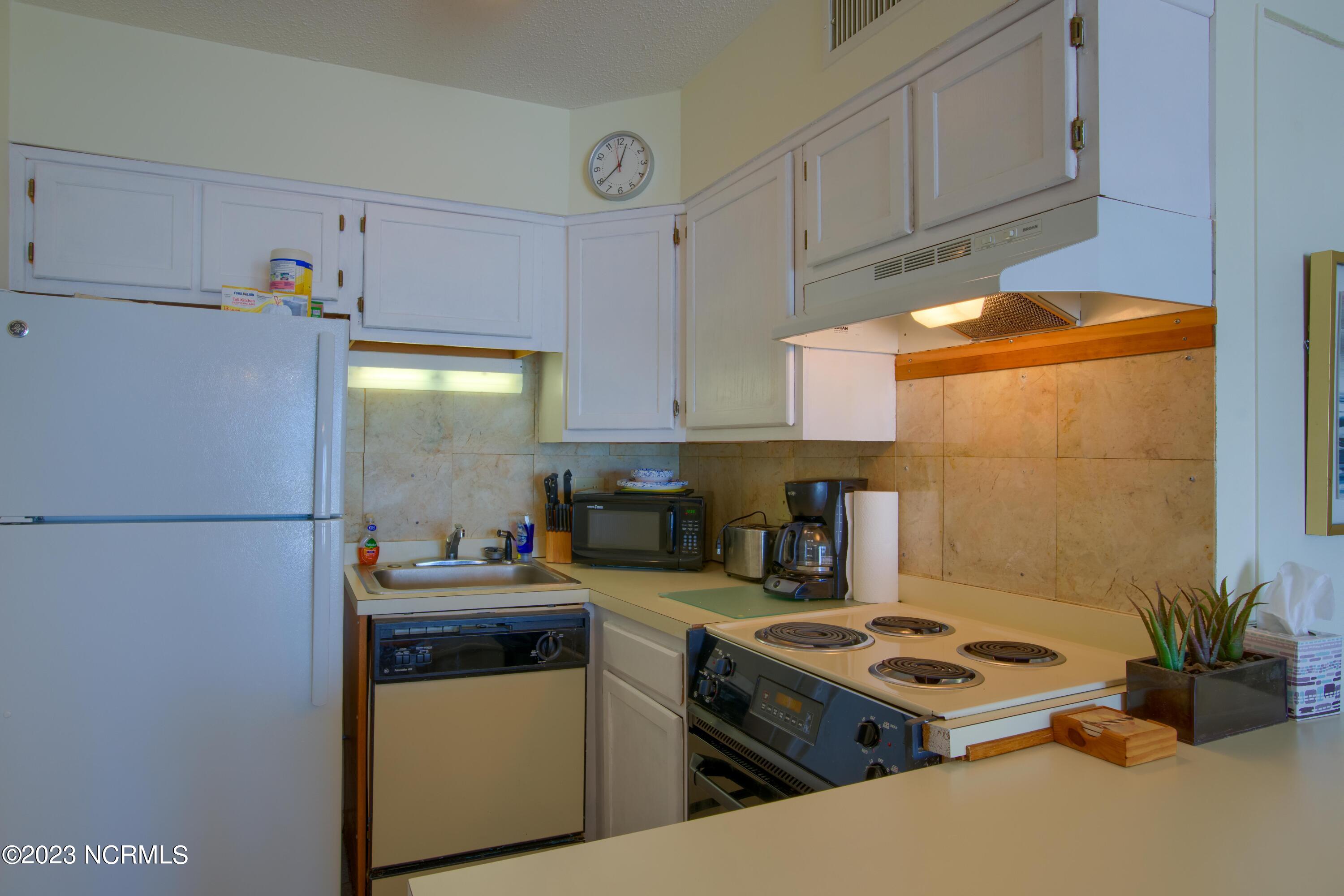 1822 New River Inlet Road North Topsail Beach, NC 28460 - Photo 5 of 20 1309 Topsail Dunes - Interiors_2