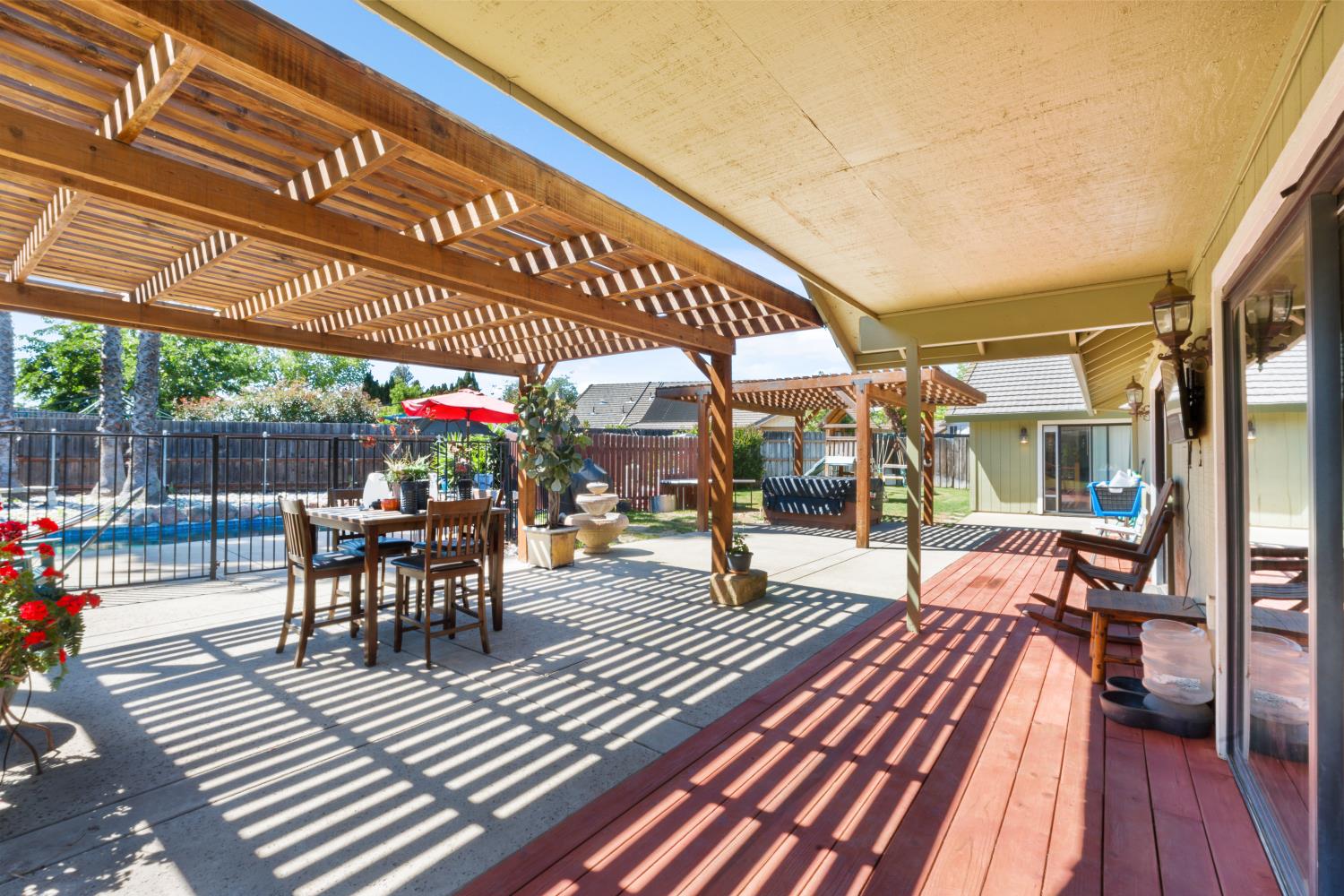 116 Fern Court Galt, CA 95632 - Photo 33 of 44 a view of a patio with a table and chairs