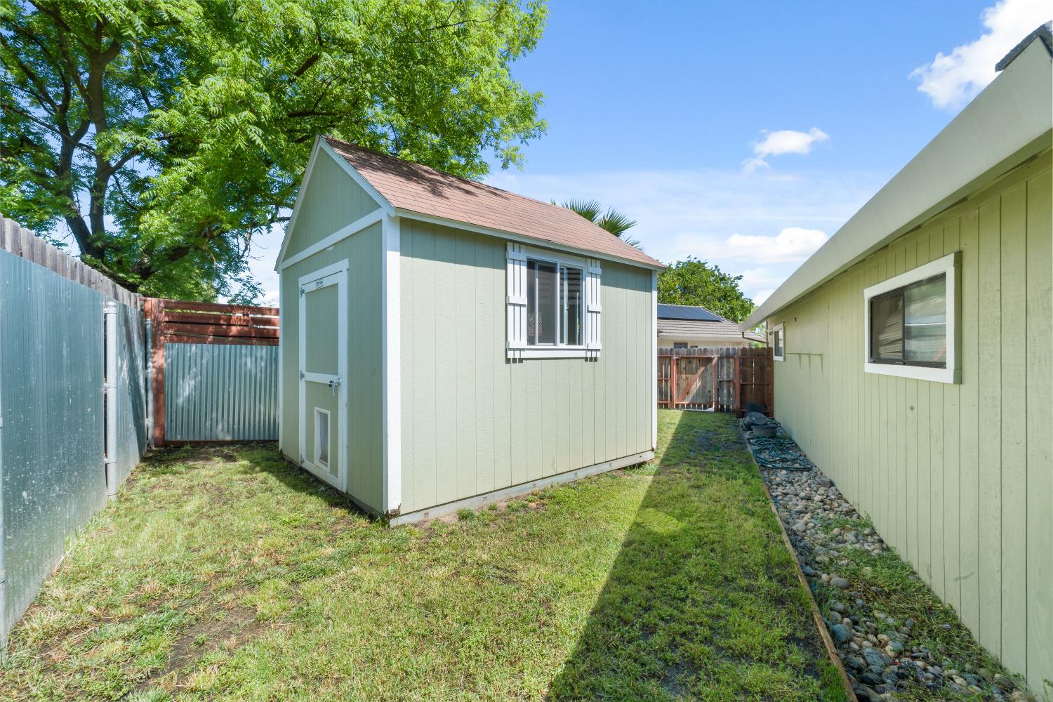 116 Fern Court Galt, CA 95632 - Photo 39 of 44 a backyard of a house with seating space