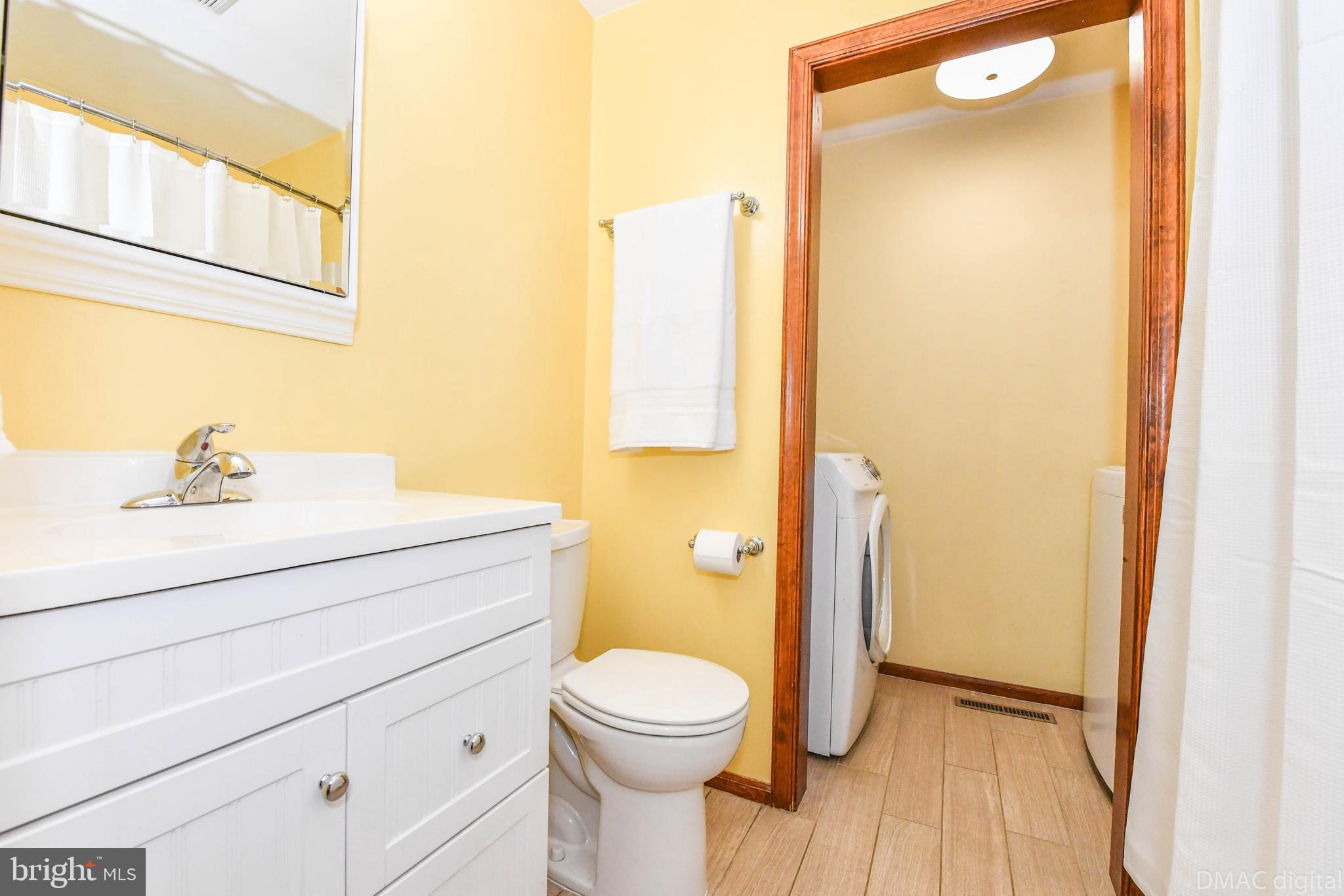 6607 Rockridge Road New Market, MD 21774 - Photo 18 of 52 First floor full bath and laundry.