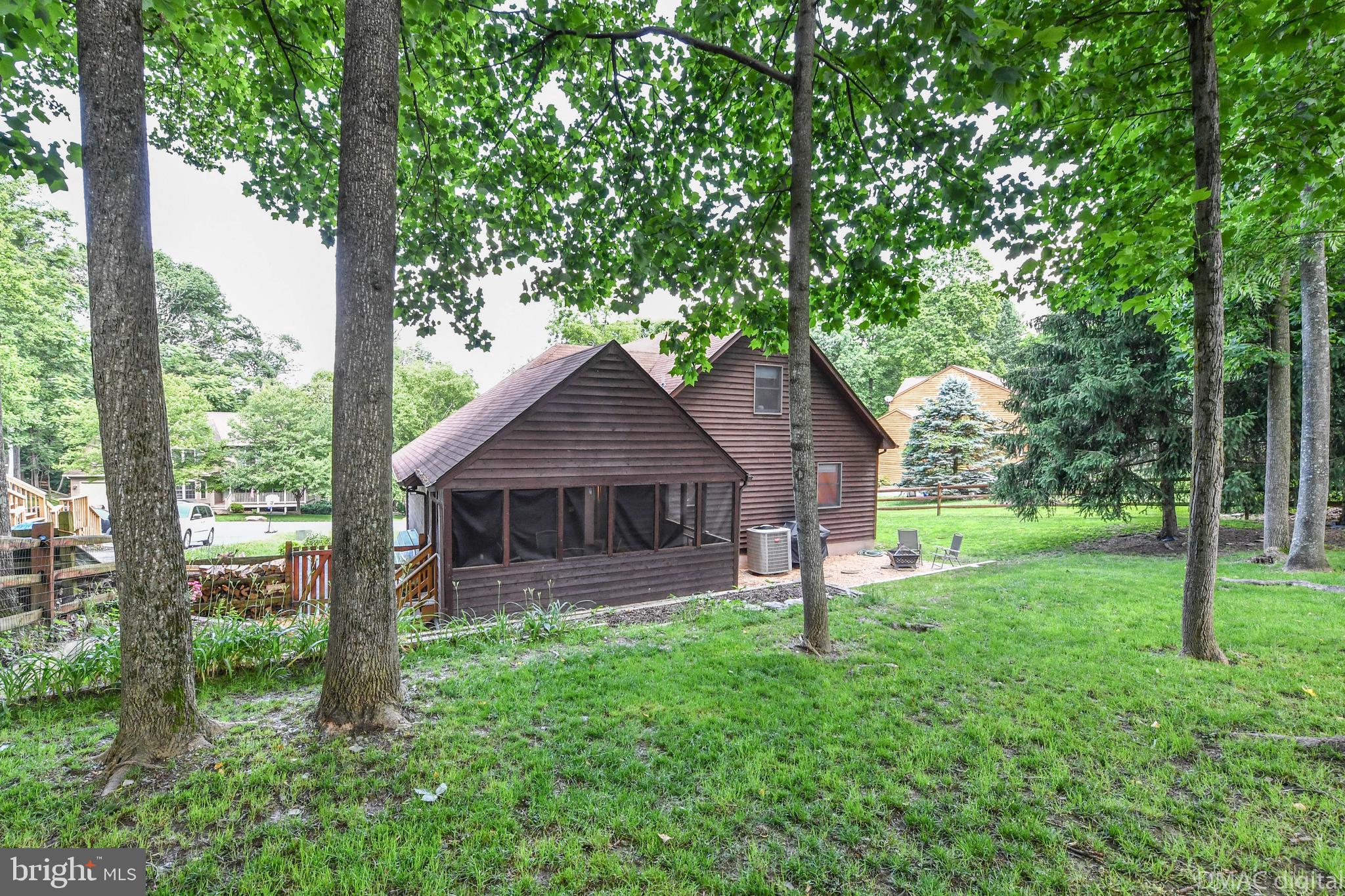 6607 Rockridge Road New Market, MD 21774 - Photo 33 of 52 Beautiful fully fenced back yard.