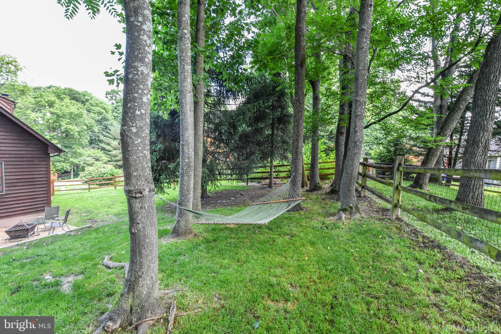 6607 Rockridge Road New Market, MD 21774 - Photo 34 of 52 Lots of spaces to relax or play.