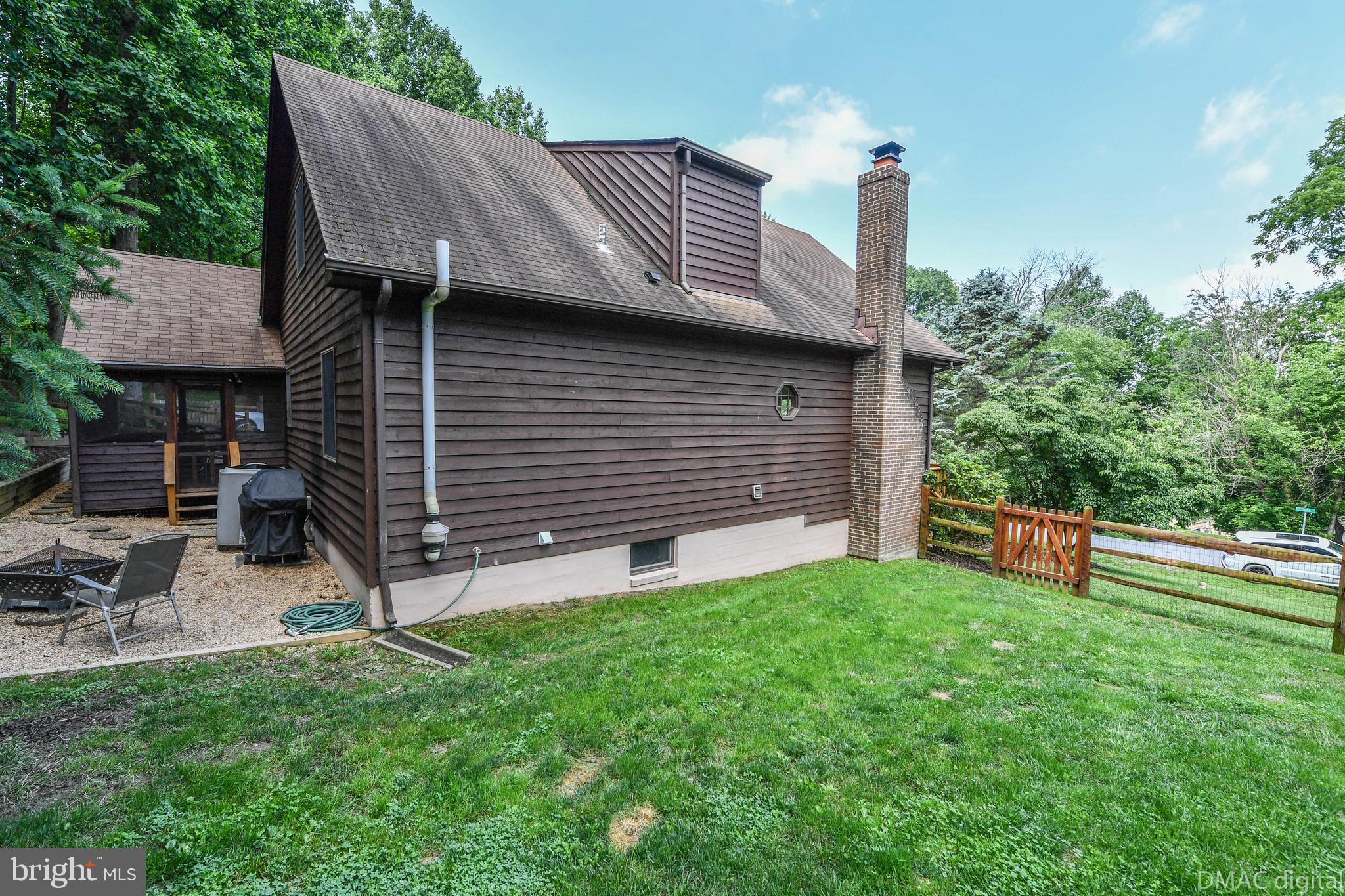 6607 Rockridge Road New Market, MD 21774 - Photo 45 of 52 Large side yard.