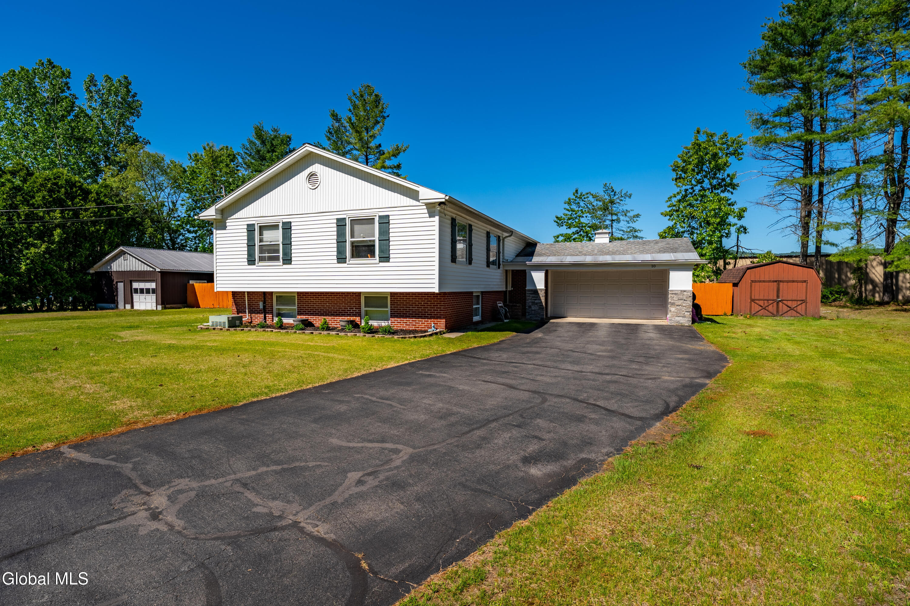 10 Merritt Road Queensbury, NY 12804 - Photo 1 of 32 Main