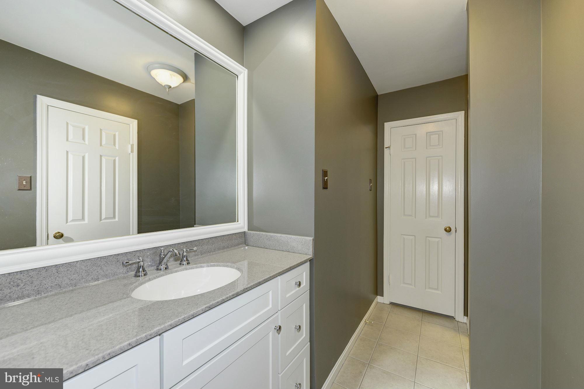 4823 Carriagepark Road Fairfax, VA 22032 - Photo 14 of 30 Bath (Master)