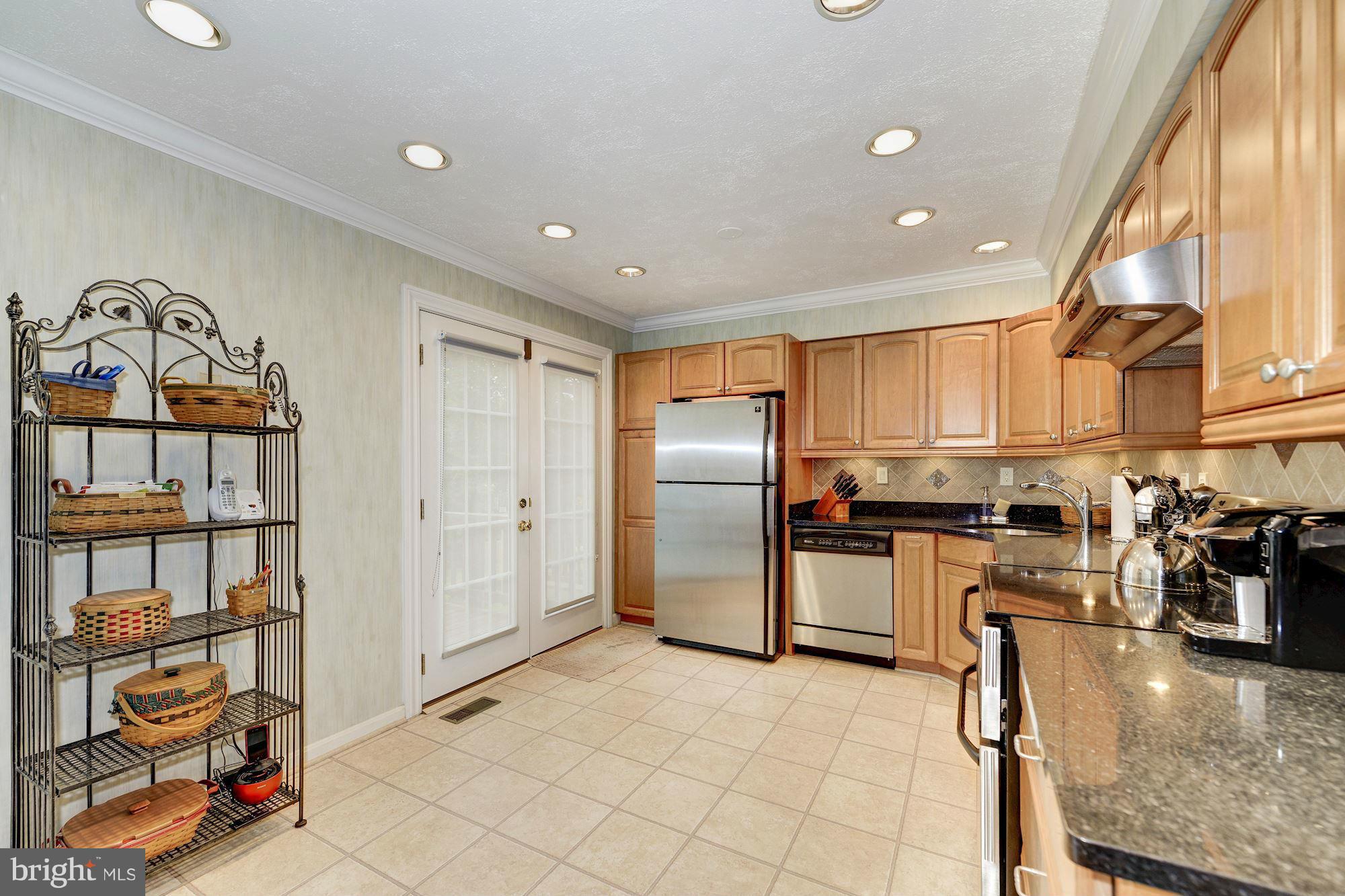 4823 Carriagepark Road Fairfax, VA 22032 - Photo 8 of 30 Kitchen