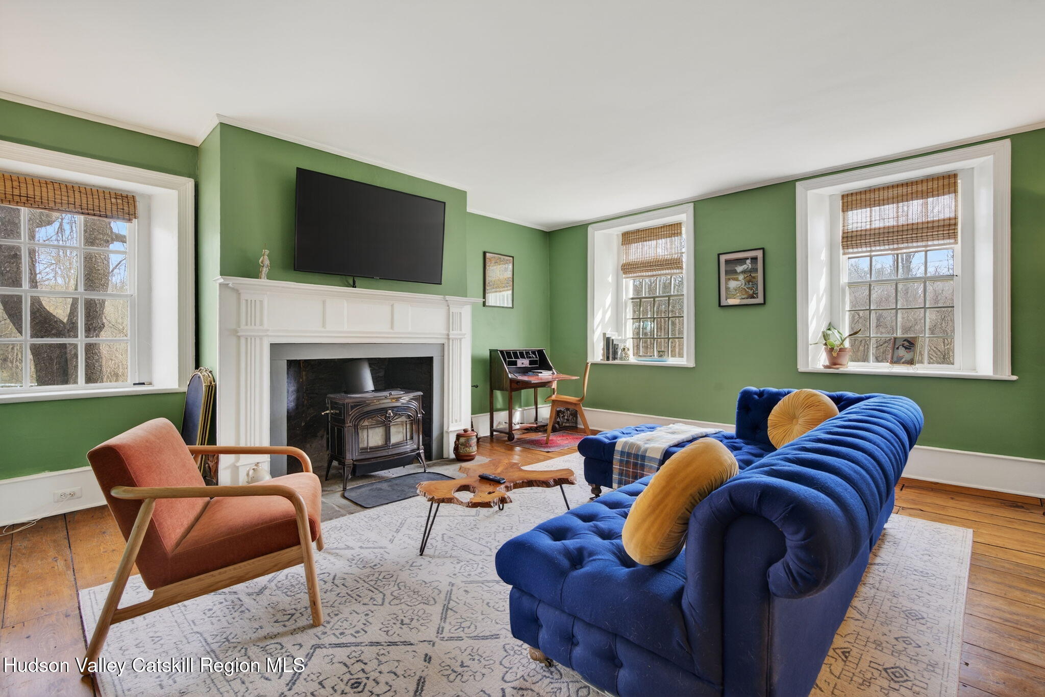 48 Oak Road Saugerties, NY 12477 - Photo 7 of 29 living room2