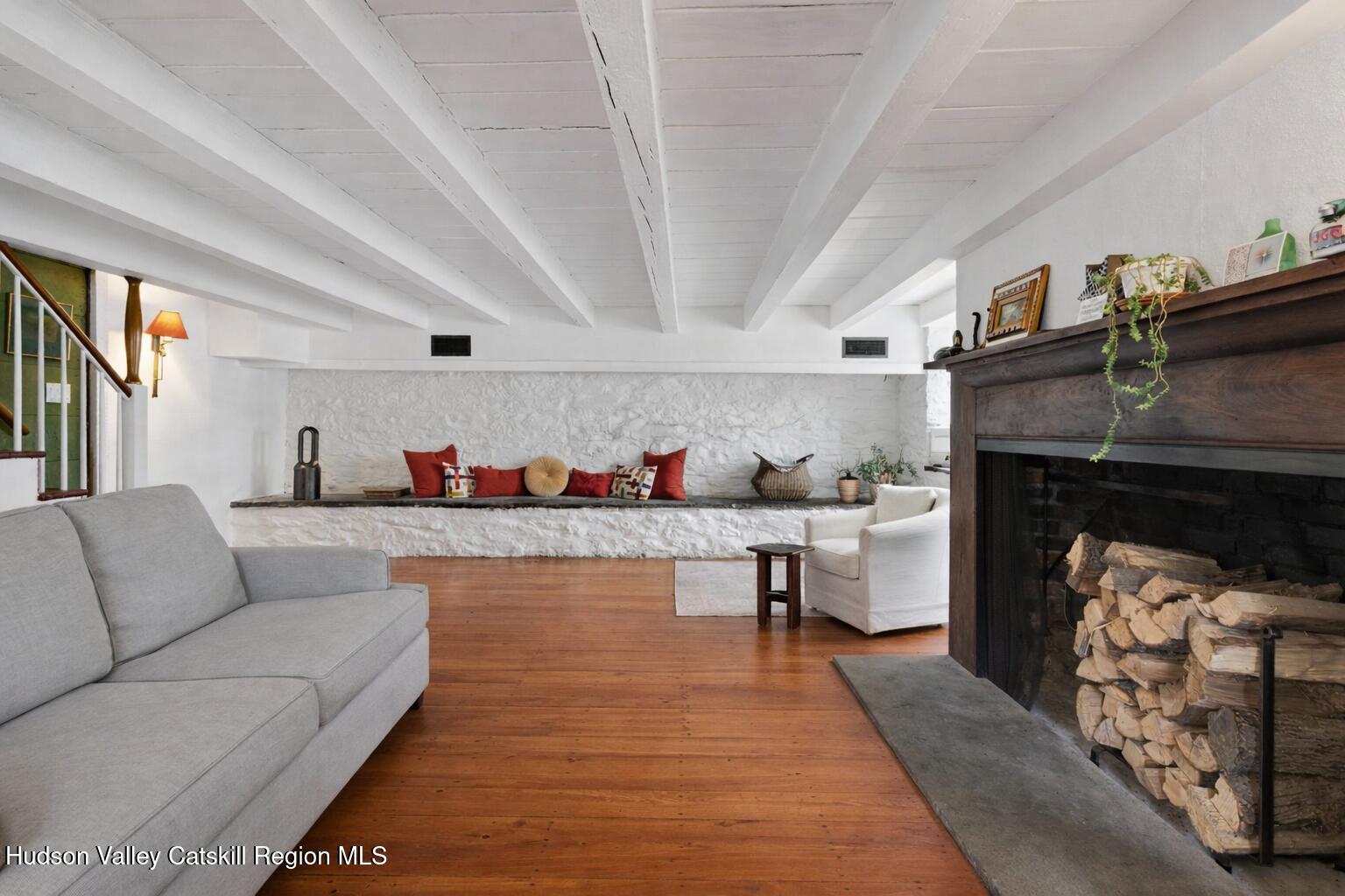 48 Oak Road Saugerties, NY 12477 - Photo 10 of 29 Living Room