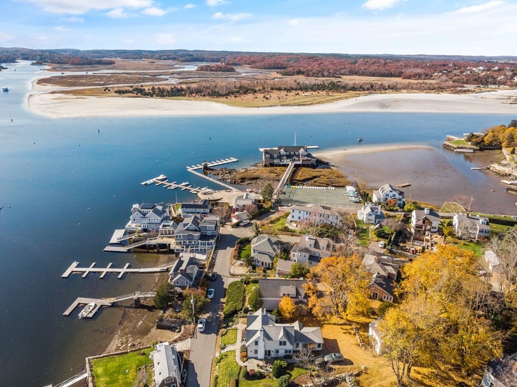 28 River Road Gloucester, MA 01930 - Photo 4 of 42 Gallery Image 4