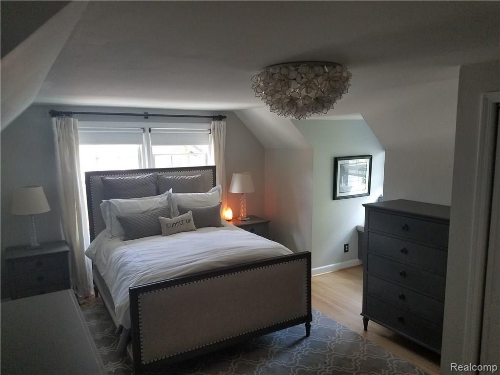 991 Fisher Road Grosse Pointe, MI 48230 - Photo 20 of 27 20170812_144319.jpg