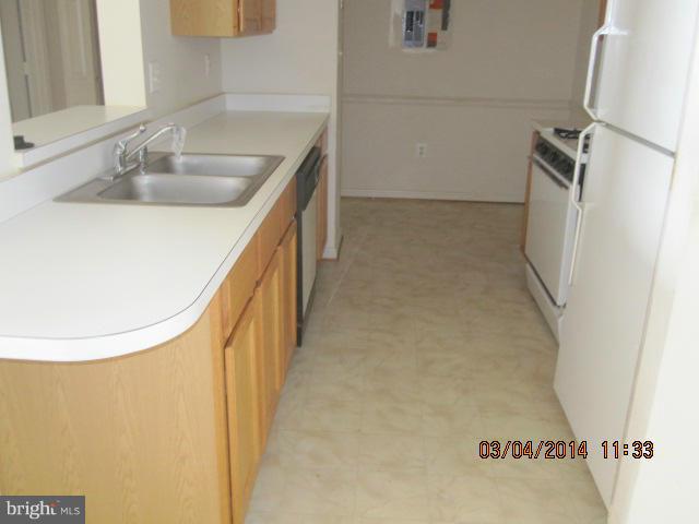 712 Kennington Road, Unit 712 Reisterstown, MD 21136 - Photo 4 of 9 Kitchen