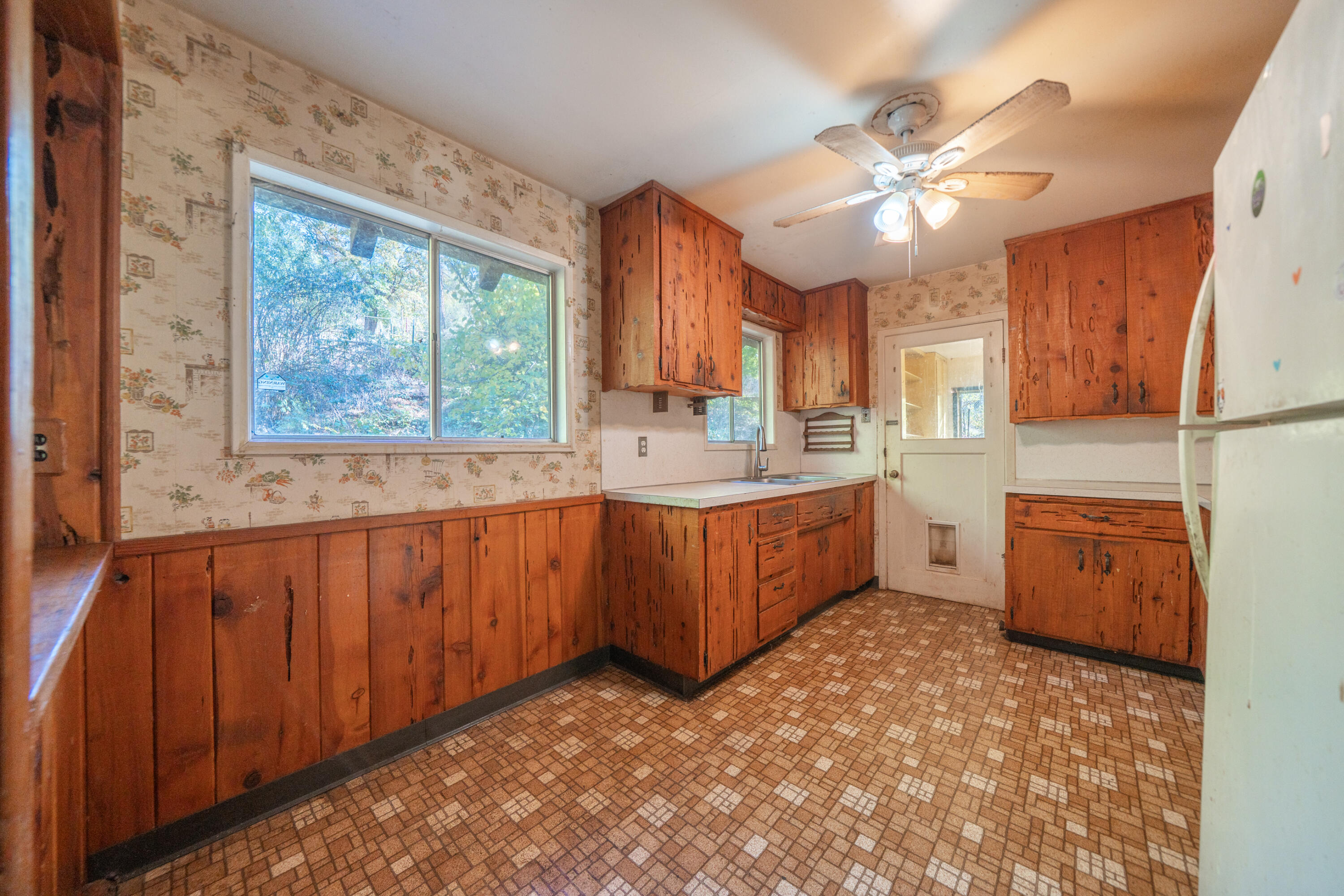 20389 Our Road Lakehead, CA 96051 - Photo 54 of 92 KITCHEN