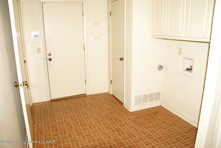 6117 Calumet Road Amarillo, TX 79106 - Photo 14 of 16 a view of bathroom