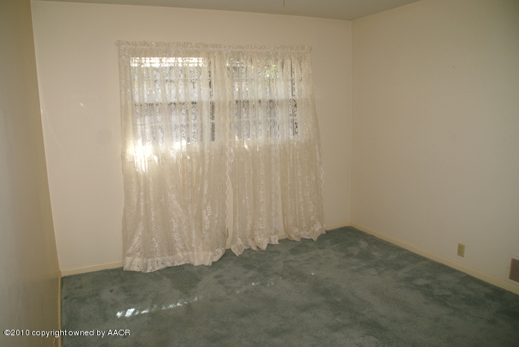 6117 Calumet Road Amarillo, TX 79106 - Photo 8 of 16 a view of entryway with wooden floor