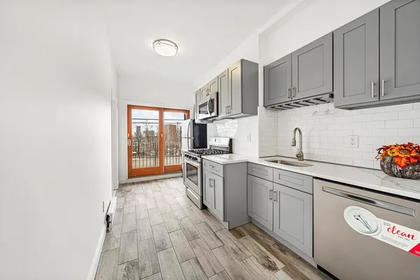 $2,650 | 242 Palisade Avenue, Unit 2, Jersey City, NJ 07310