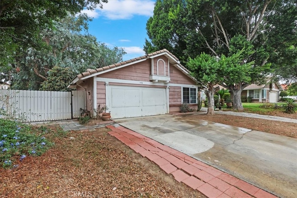 156 South Loretta Street Rialto, CA 92376 - Photo 2 of 31