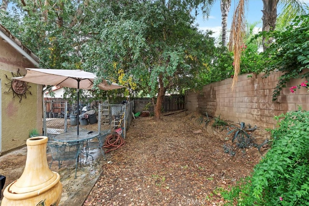 156 South Loretta Street Rialto, CA 92376 - Photo 28 of 31