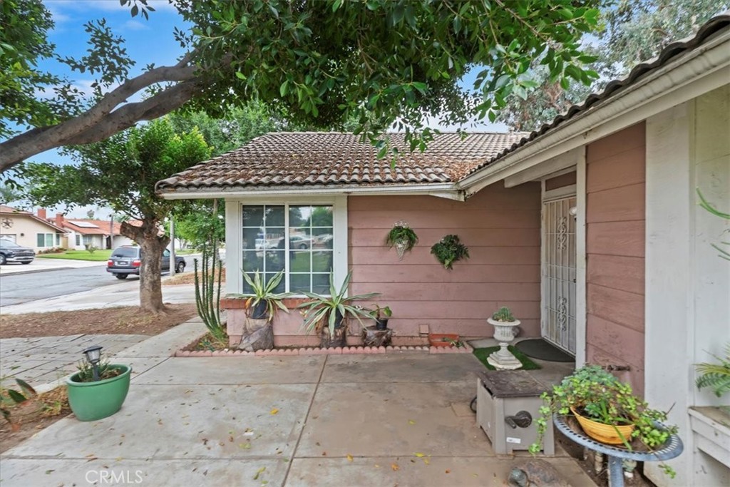 156 South Loretta Street Rialto, CA 92376 - Photo 4 of 31