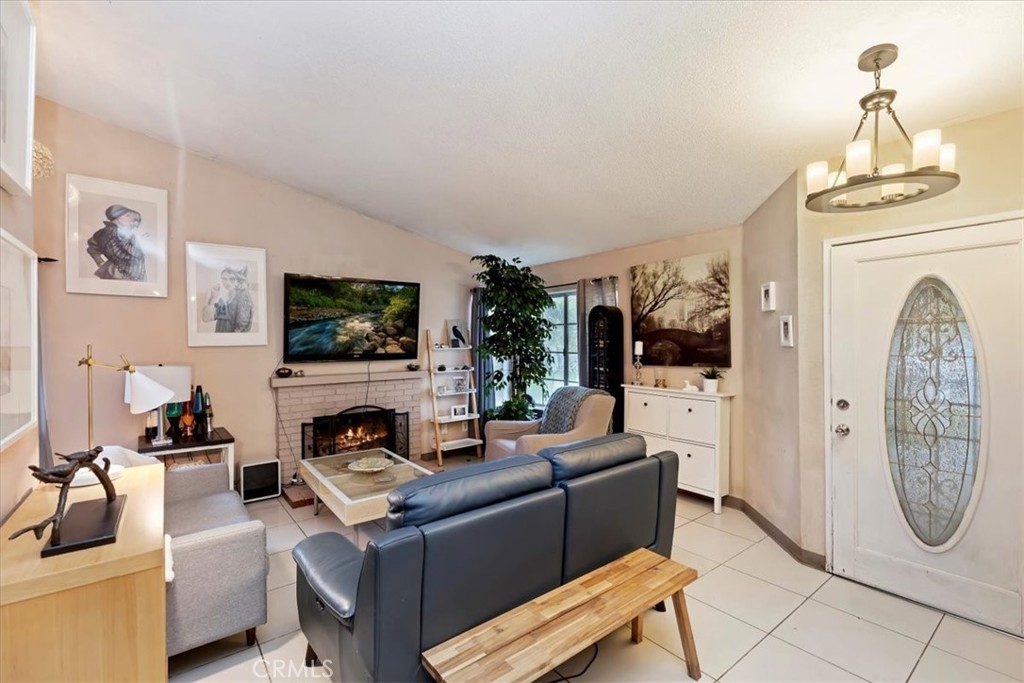 156 South Loretta Street Rialto, CA 92376 - Photo 5 of 31