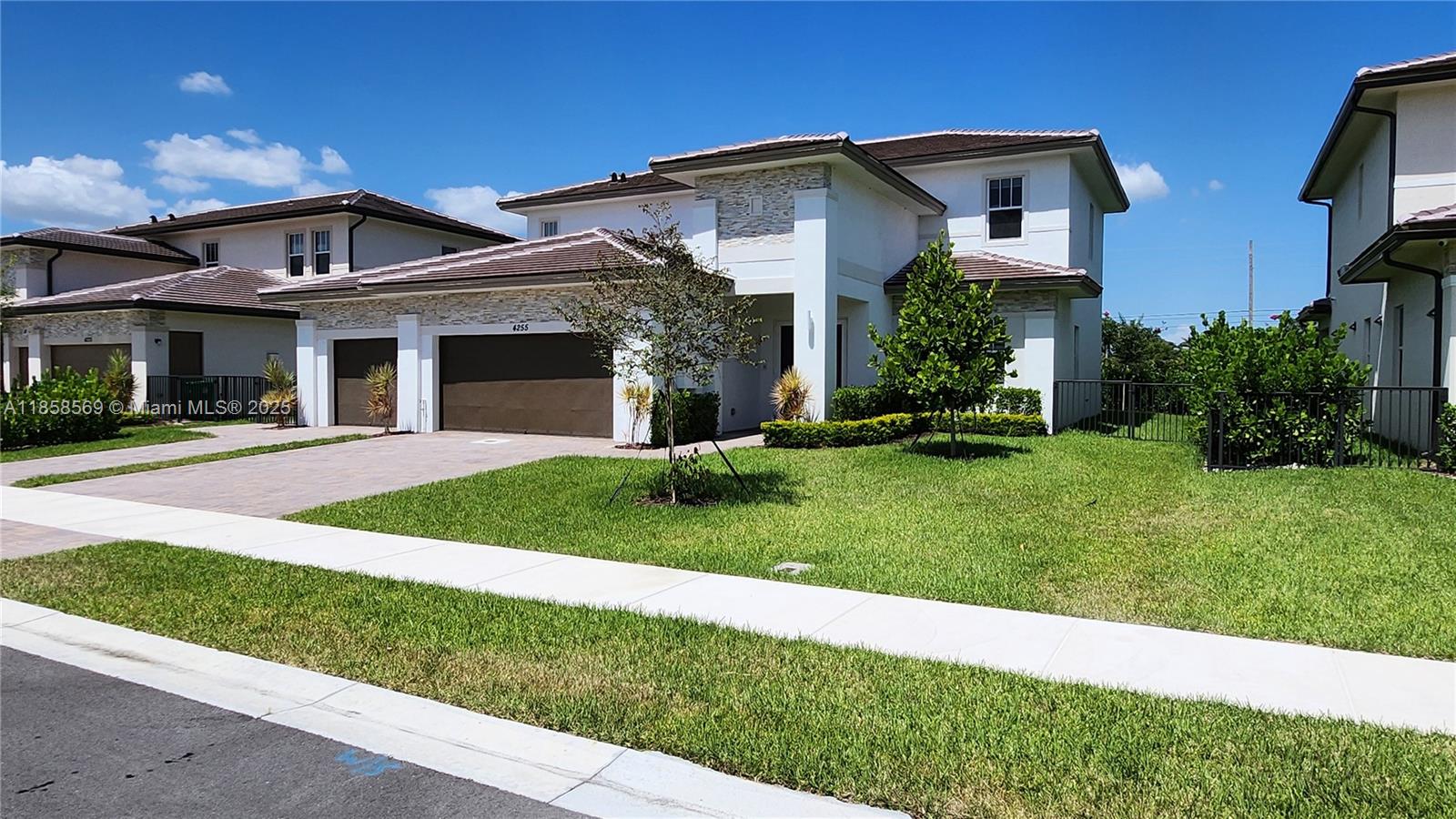 4255 Southwest 123rd Terrace Davie, FL 33330 - Photo 2 of 36