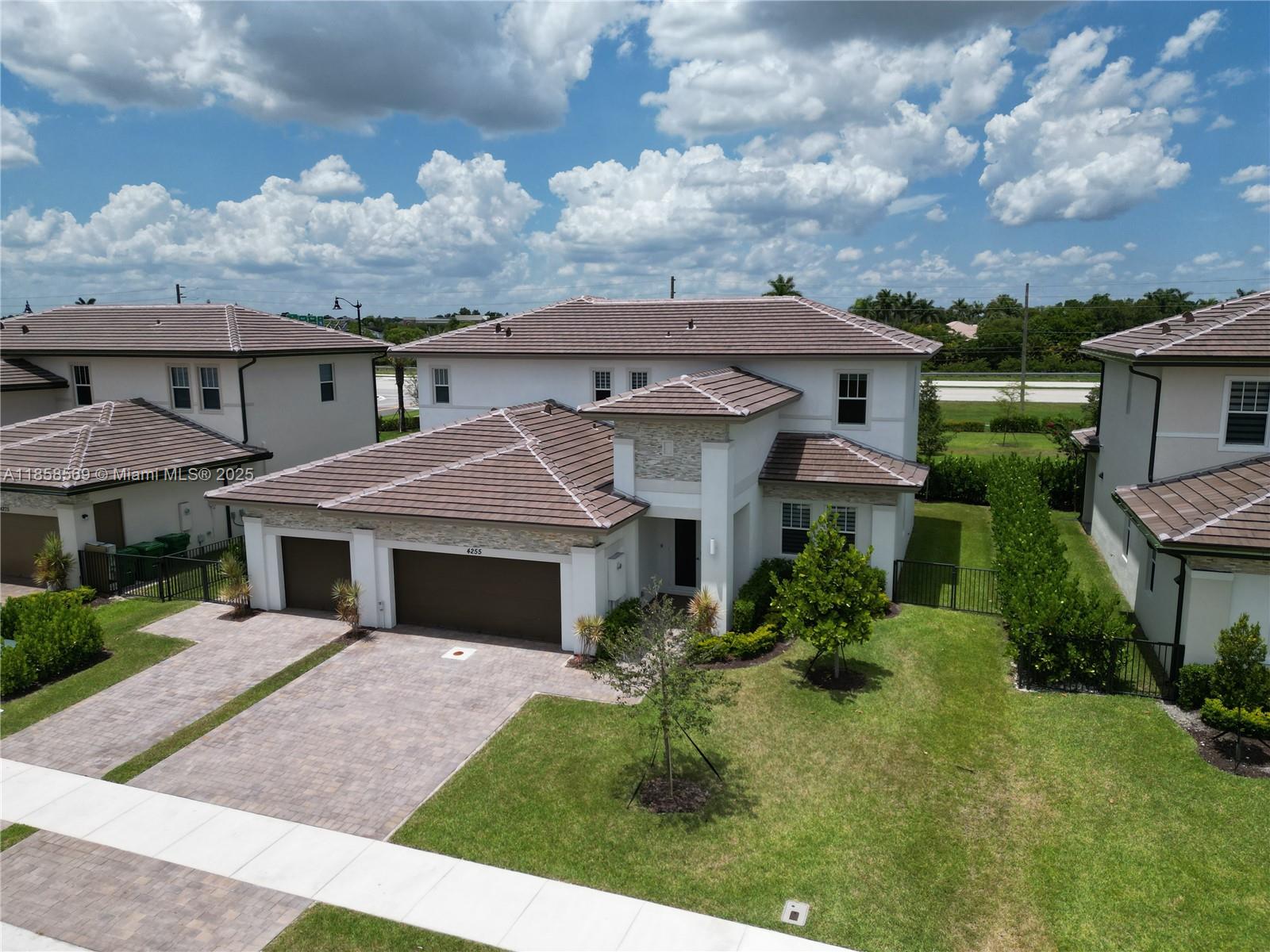 4255 Southwest 123rd Terrace Davie, FL 33330 - Photo 32 of 36