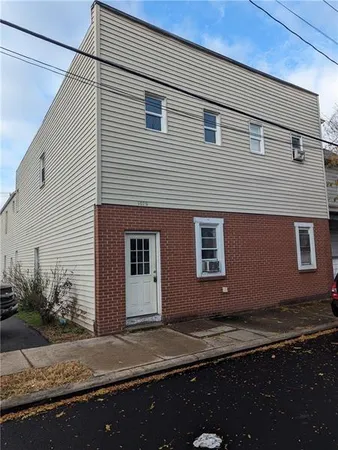 $925 | 1079 3rd Avenue, Unit 3, New Kensington, PA 15068
