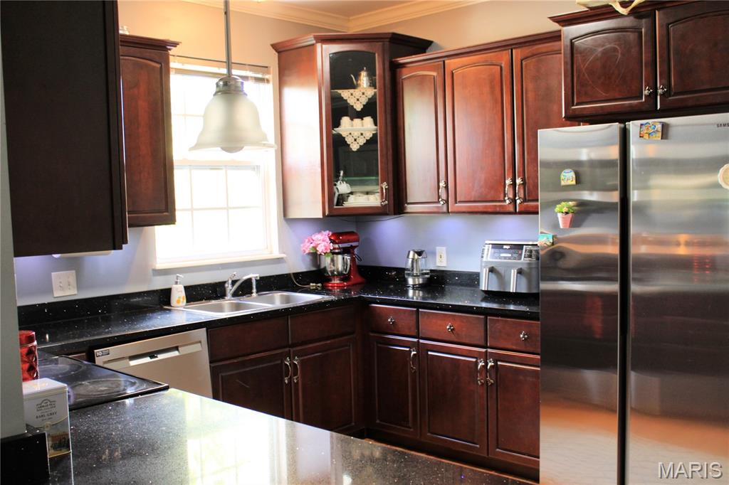 7019 Heege Road, Unit A St. Louis, MO 63123 - Photo 3 of 27