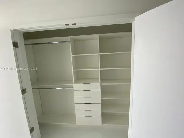 $9,300 | 851 Northeast 1st Avenue, Unit 2612, Miami, FL 33132