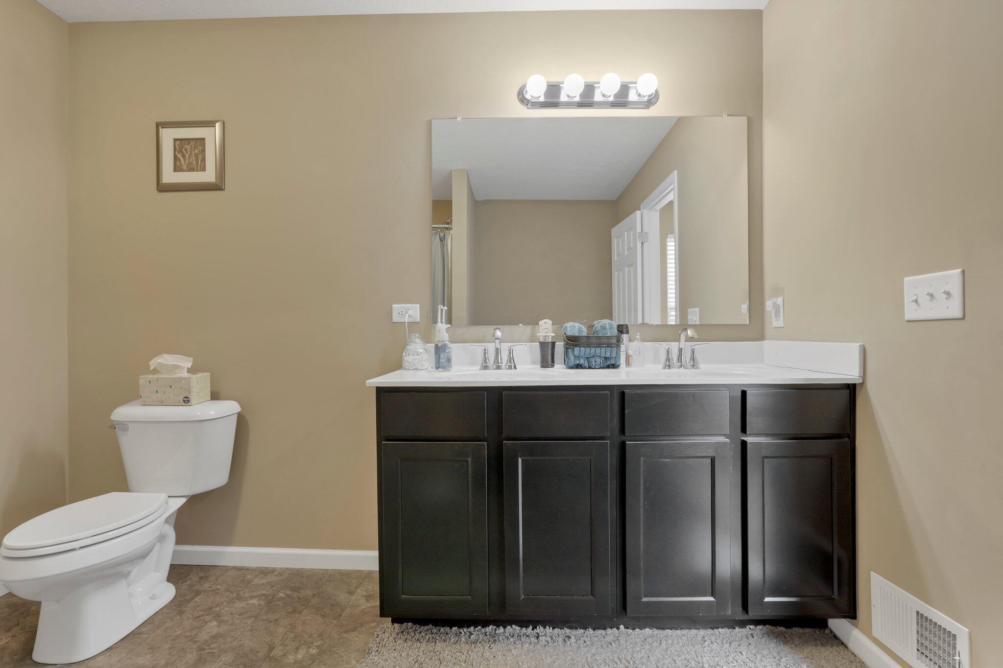 2556 Ridgeway Avenue Lancaster, OH 43130 - Photo 32 of 85 Master Bath