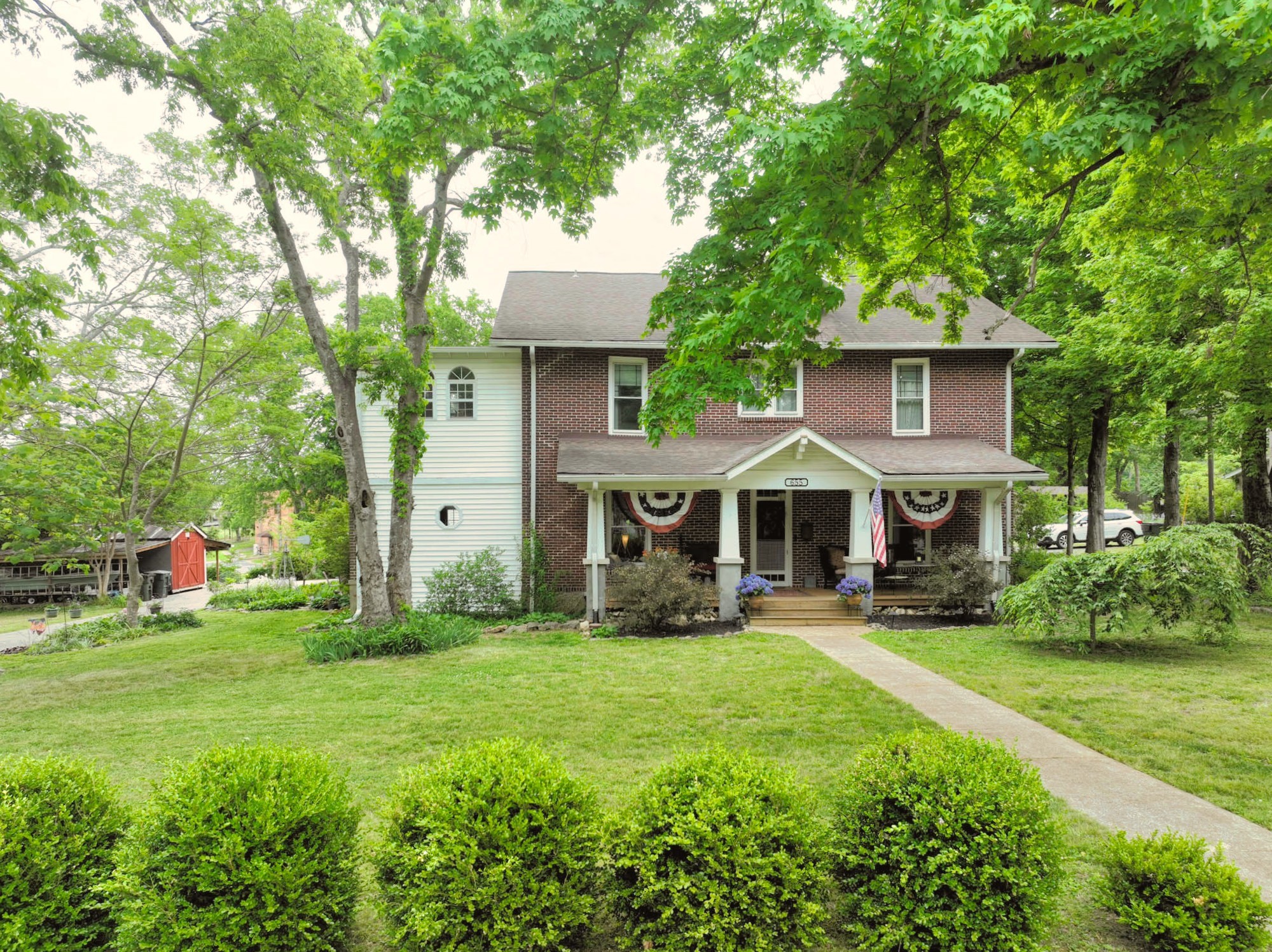 655 East Main Street Gallatin, TN 37066 - Photo 2 of 84 a front view of a house with porch