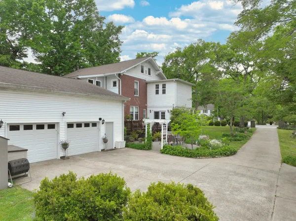 $799,900 | 655 East Main Street, Gallatin, TN 37066