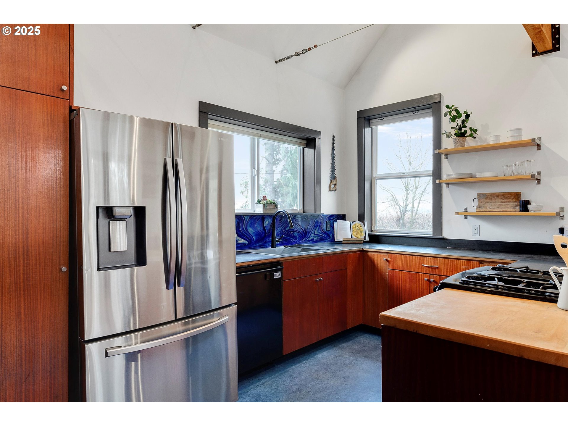 1906 Orchard Road Hood River, OR 97031 - Photo 11 of 42 Gallery Image 11