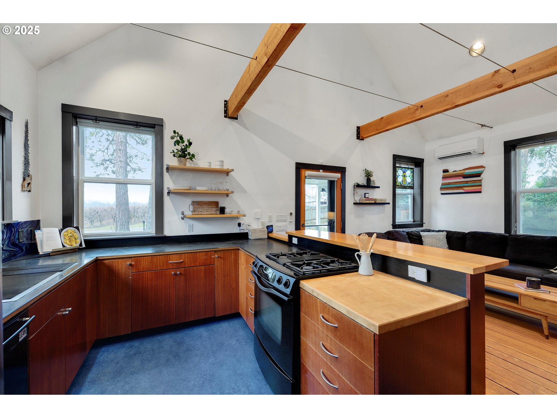 1906 Orchard Road Hood River, OR 97031 - Photo 13 of 42 Gallery Image 13