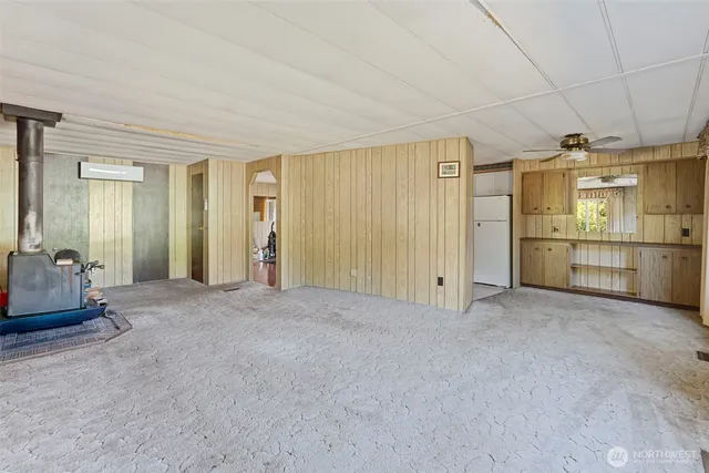 a view of a livingroom with an empty space