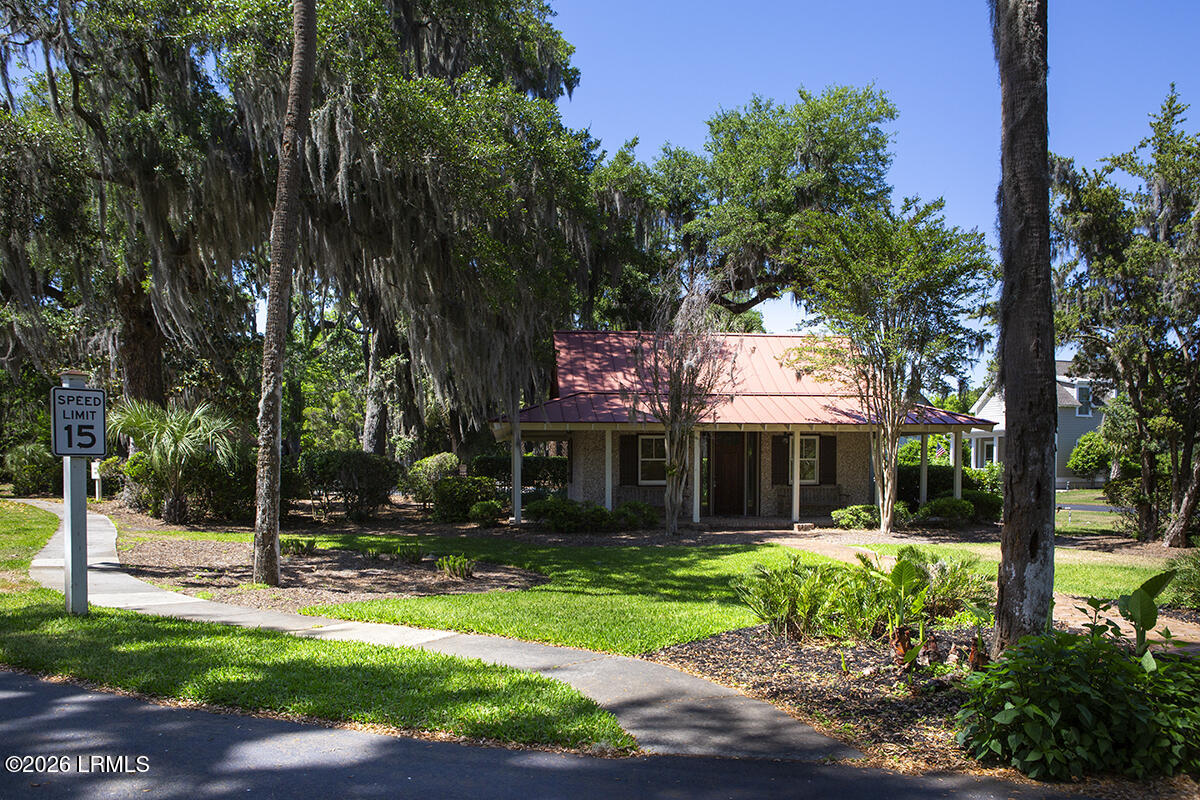 98 Gautier Place Beaufort, SC 29902 - Photo 17 of 24 Pool House