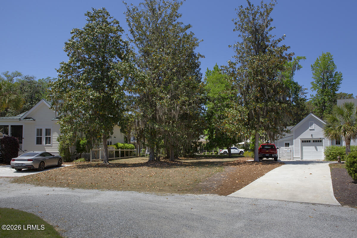 98 Gautier Place Beaufort, SC 29902 - Photo 2 of 24 Front lot view from across the street