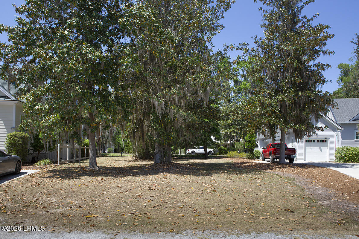 98 Gautier Place Beaufort, SC 29902 - Photo 3 of 24 Upclose photo of the front of the lot