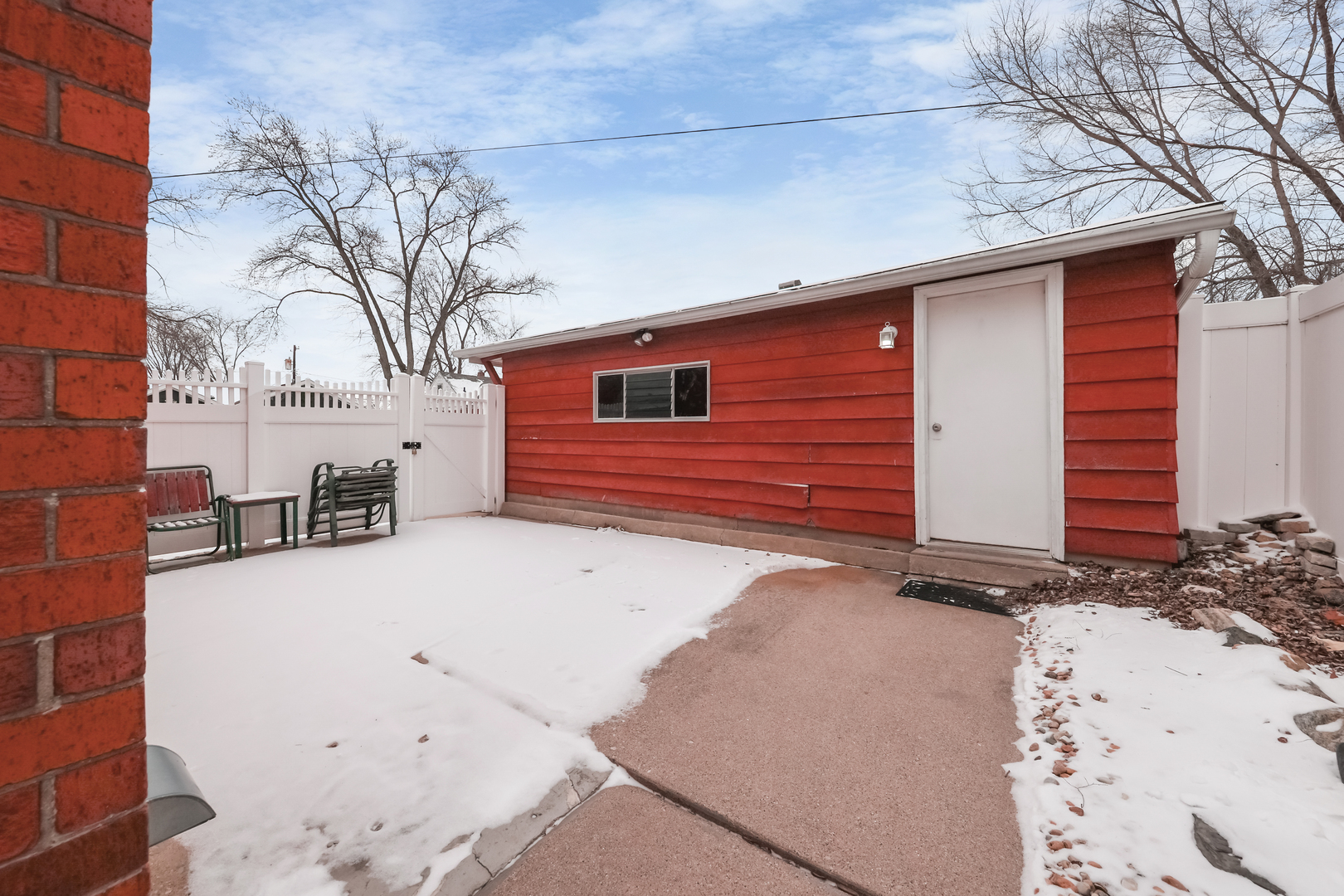 1428 Pickwick Street Ottawa, IL 61350 - Photo 14 of 14 a backyard of a house with trees and houses